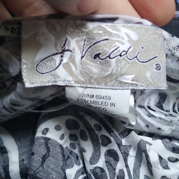 J Valdi grey and white geometric swirls tunic - Picture 7 of 9